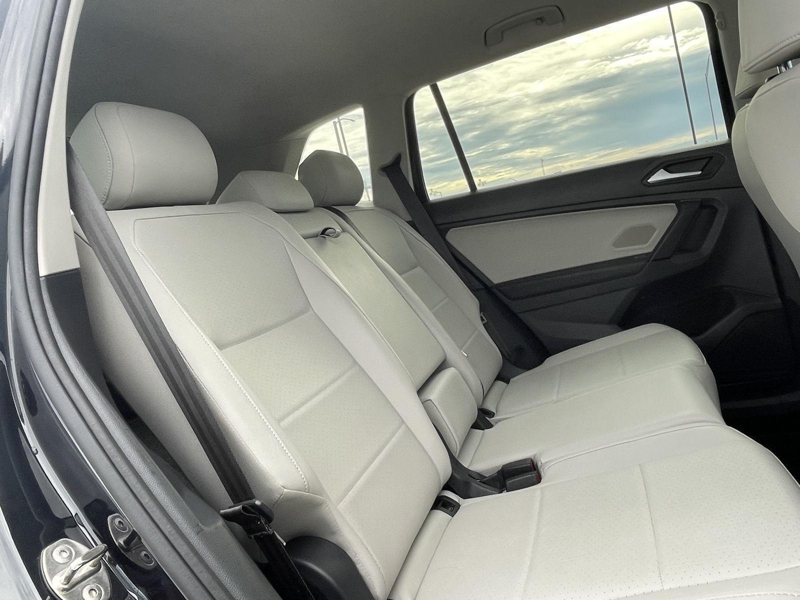 Vehicle photo 19
