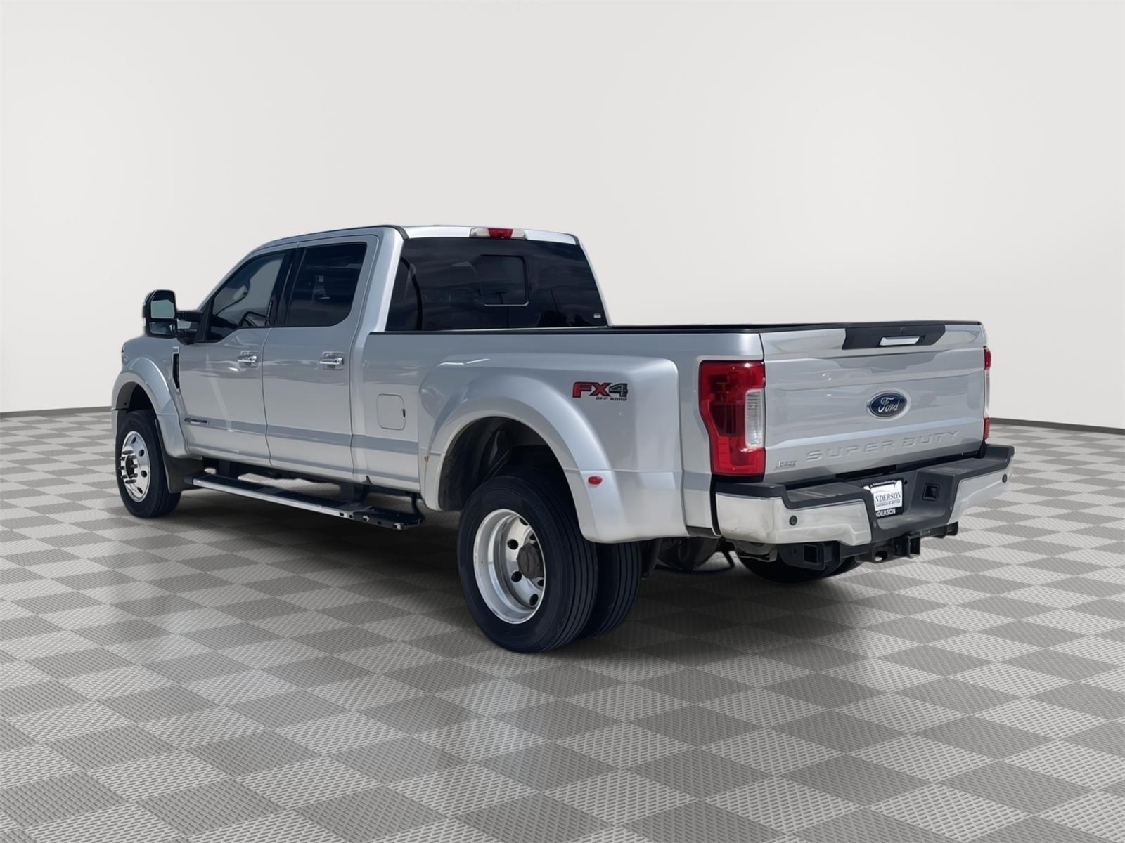 Vehicle photo 4