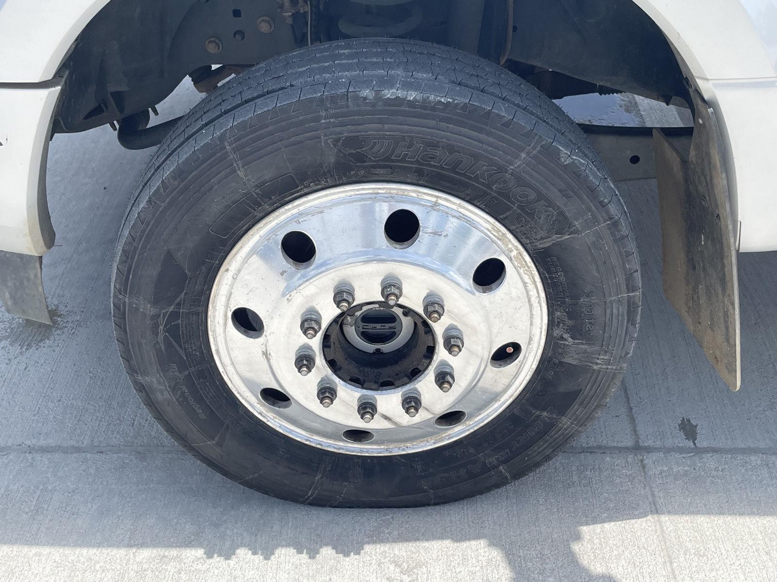 Vehicle photo 10