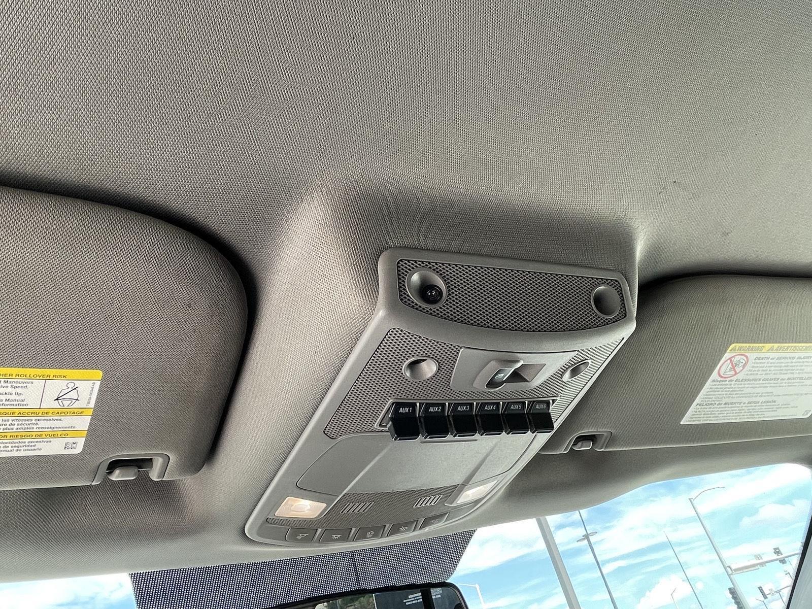 Vehicle photo 16