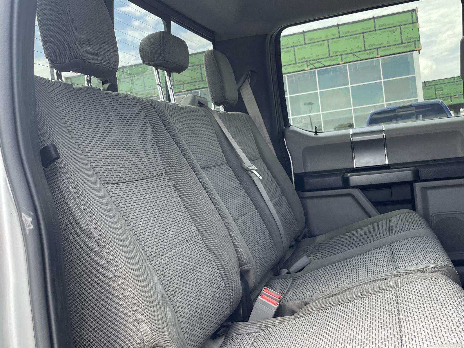 Vehicle photo 19
