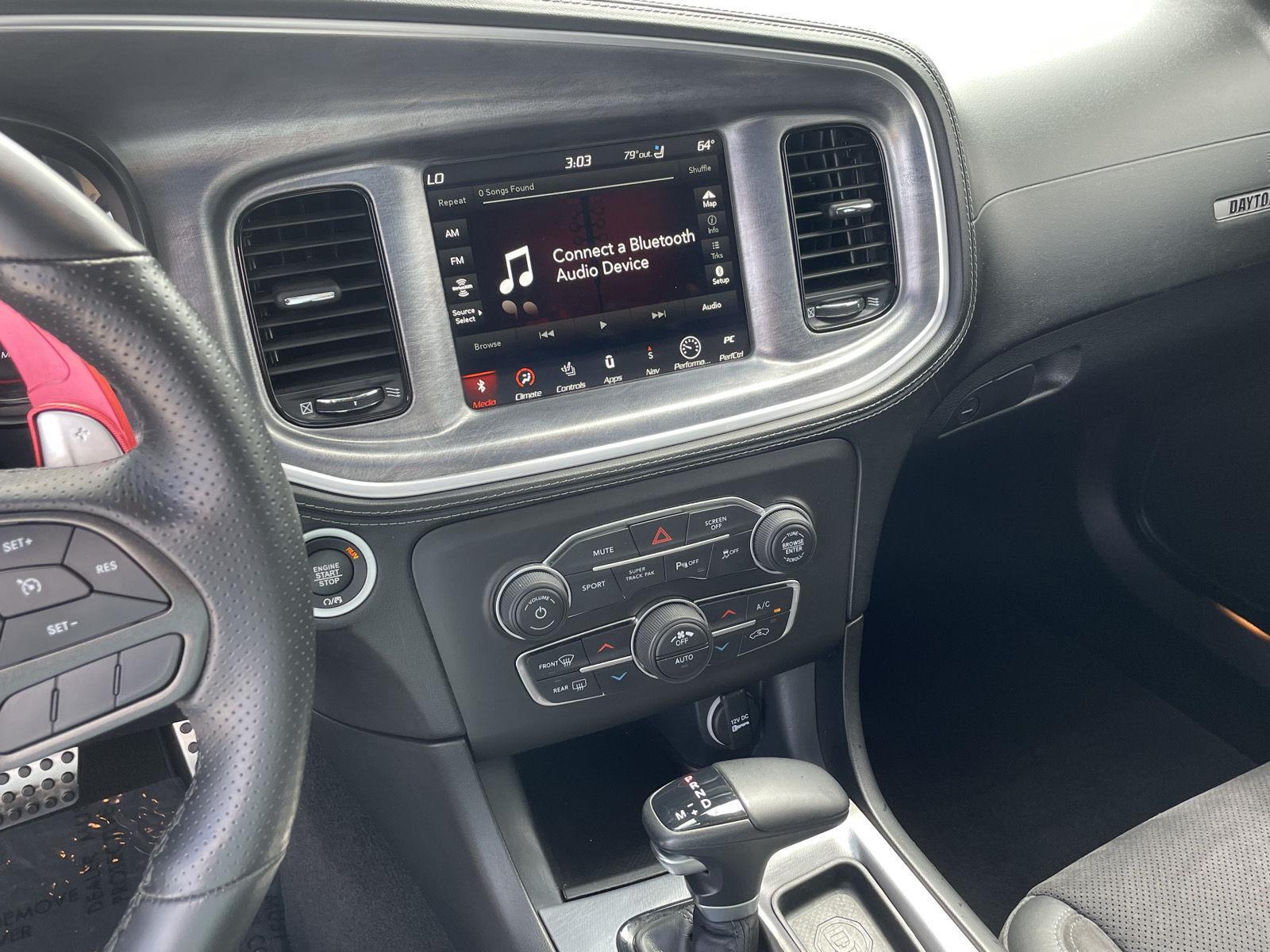 Vehicle photo 14