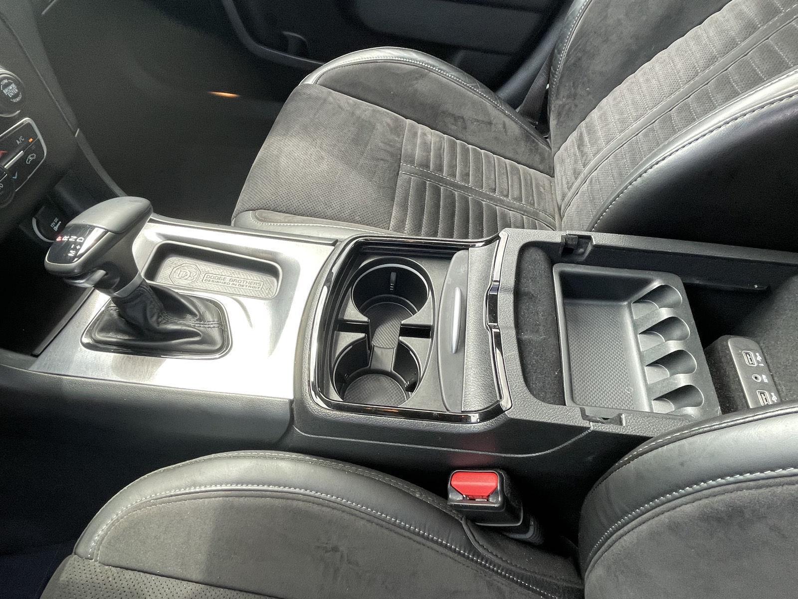 Vehicle photo 15