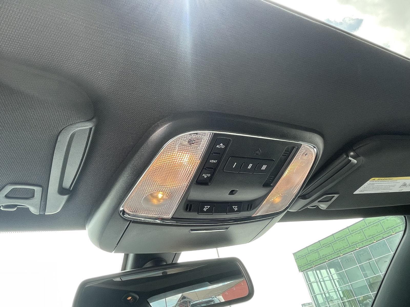 Vehicle photo 16
