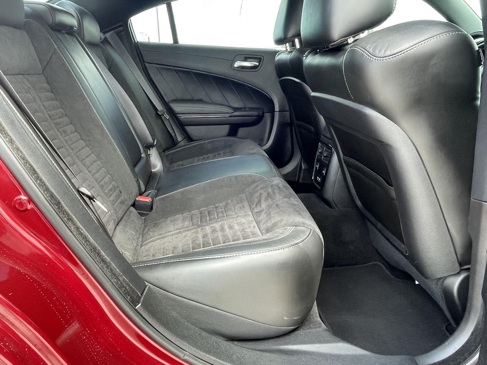 Vehicle photo 19