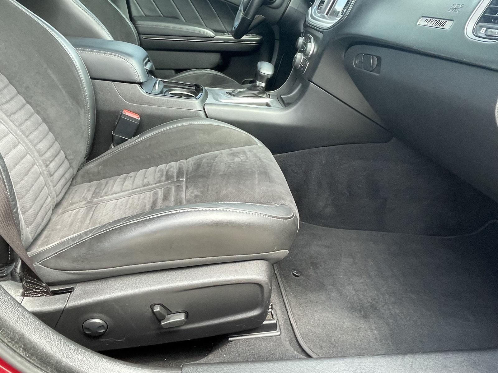 Vehicle photo 21