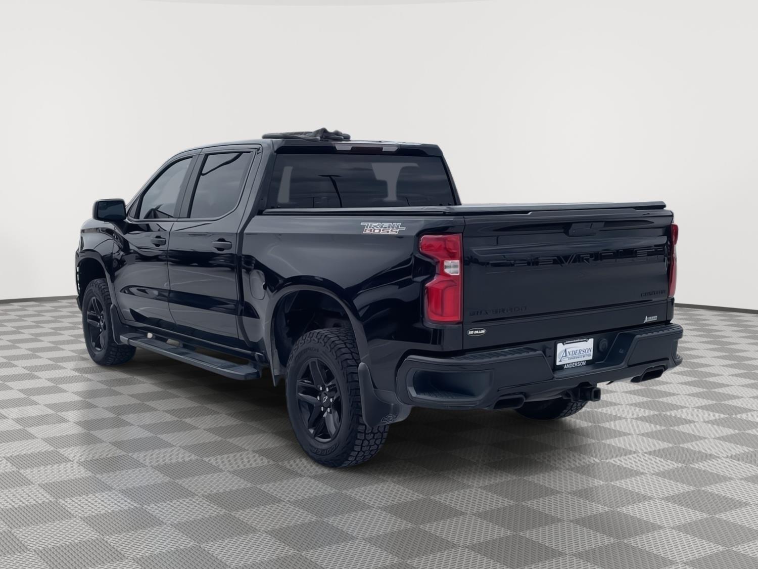 Vehicle photo 4