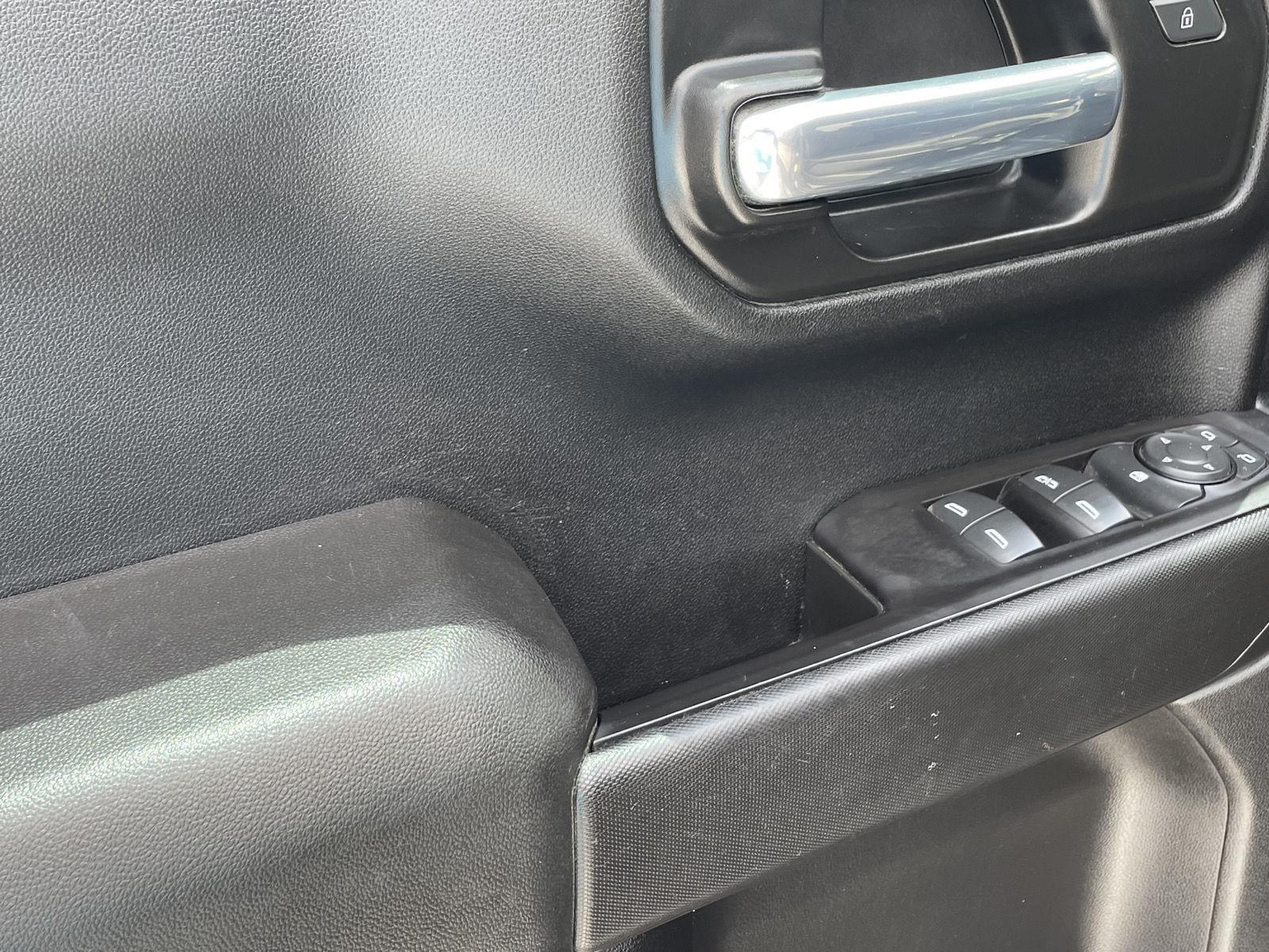 Vehicle photo 12