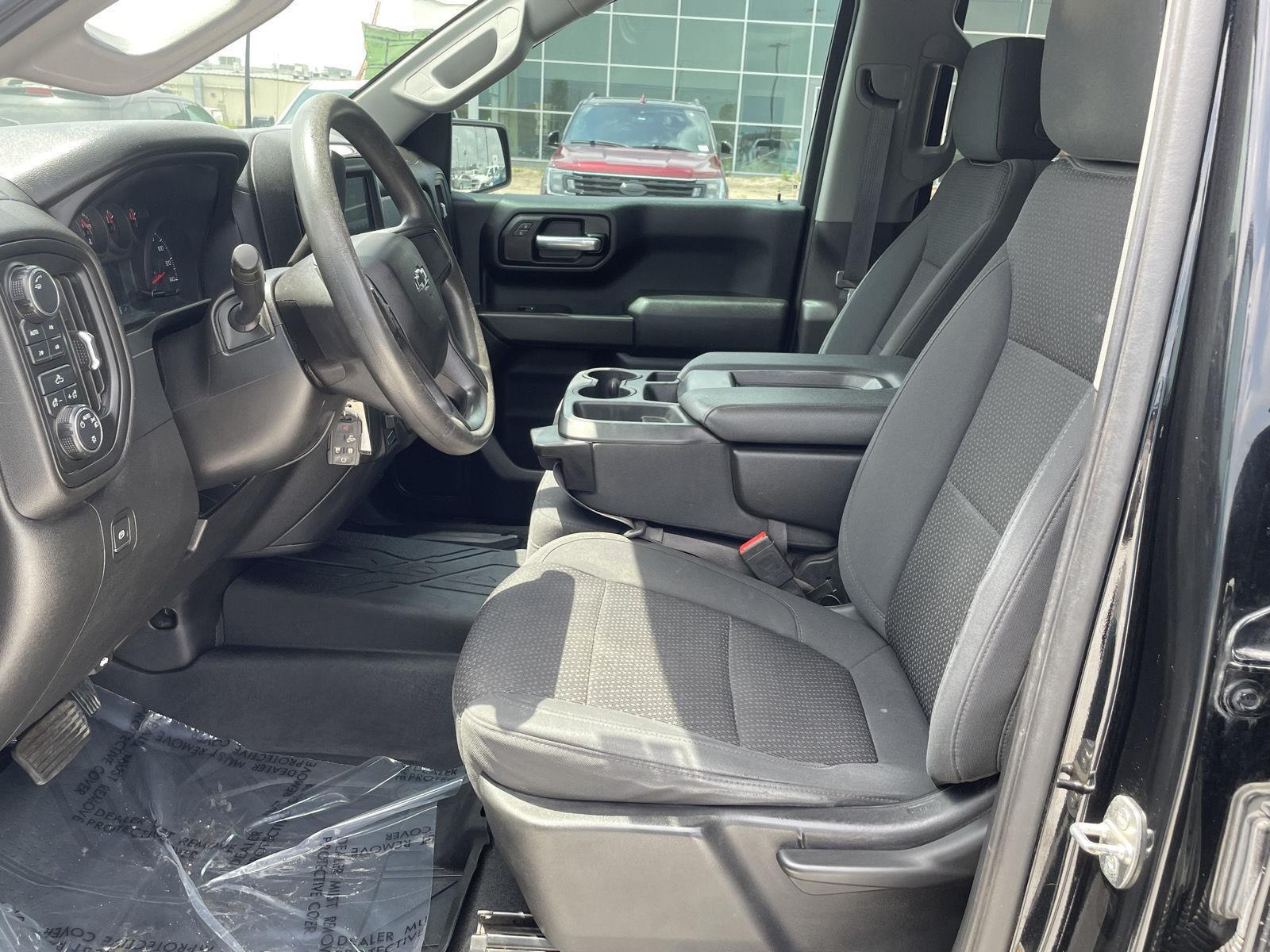 Vehicle photo 13