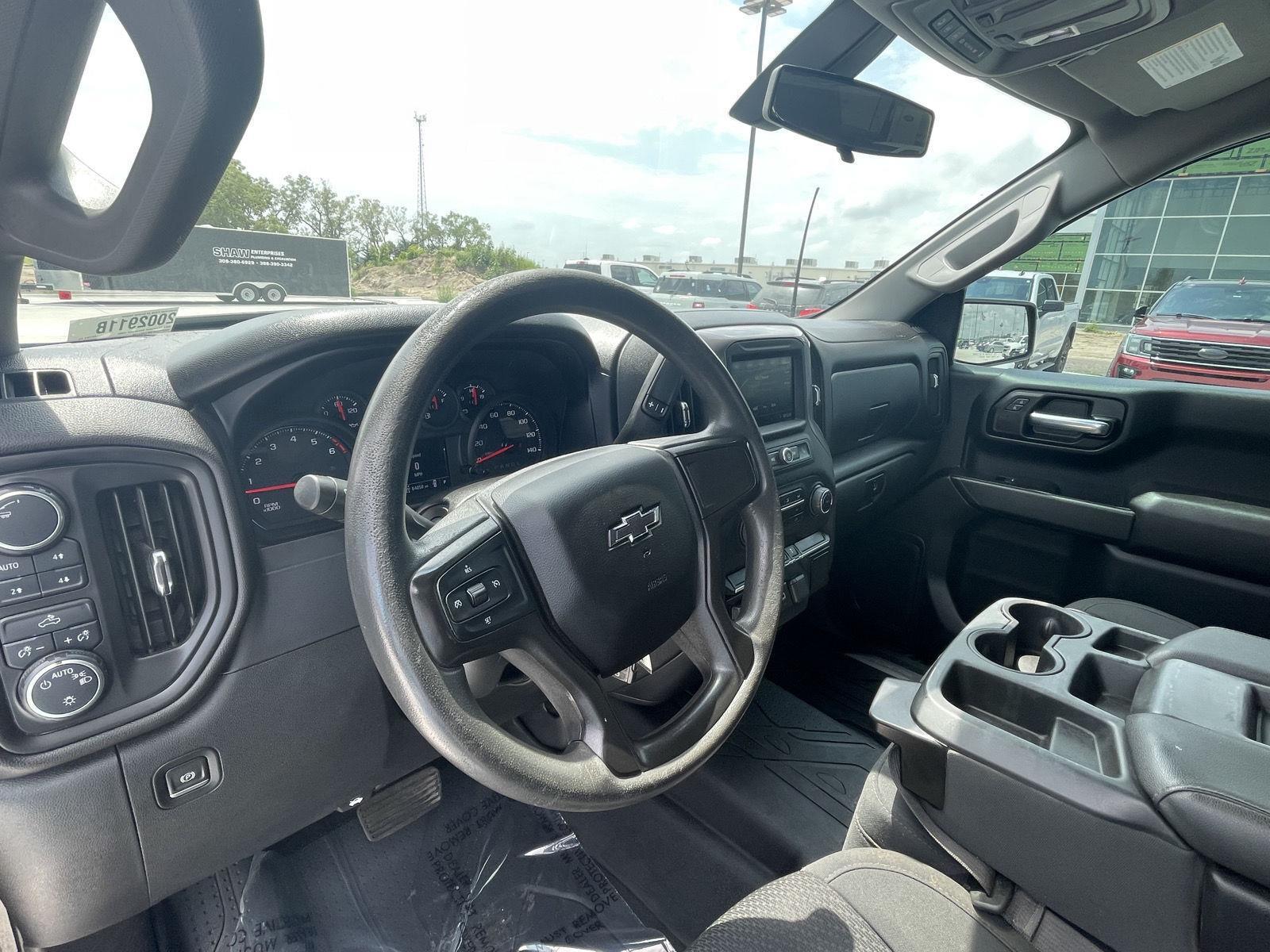 Vehicle photo 14