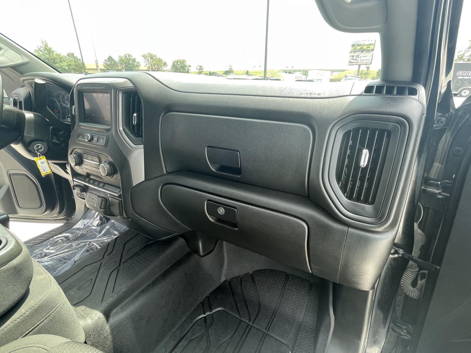 Vehicle photo 18