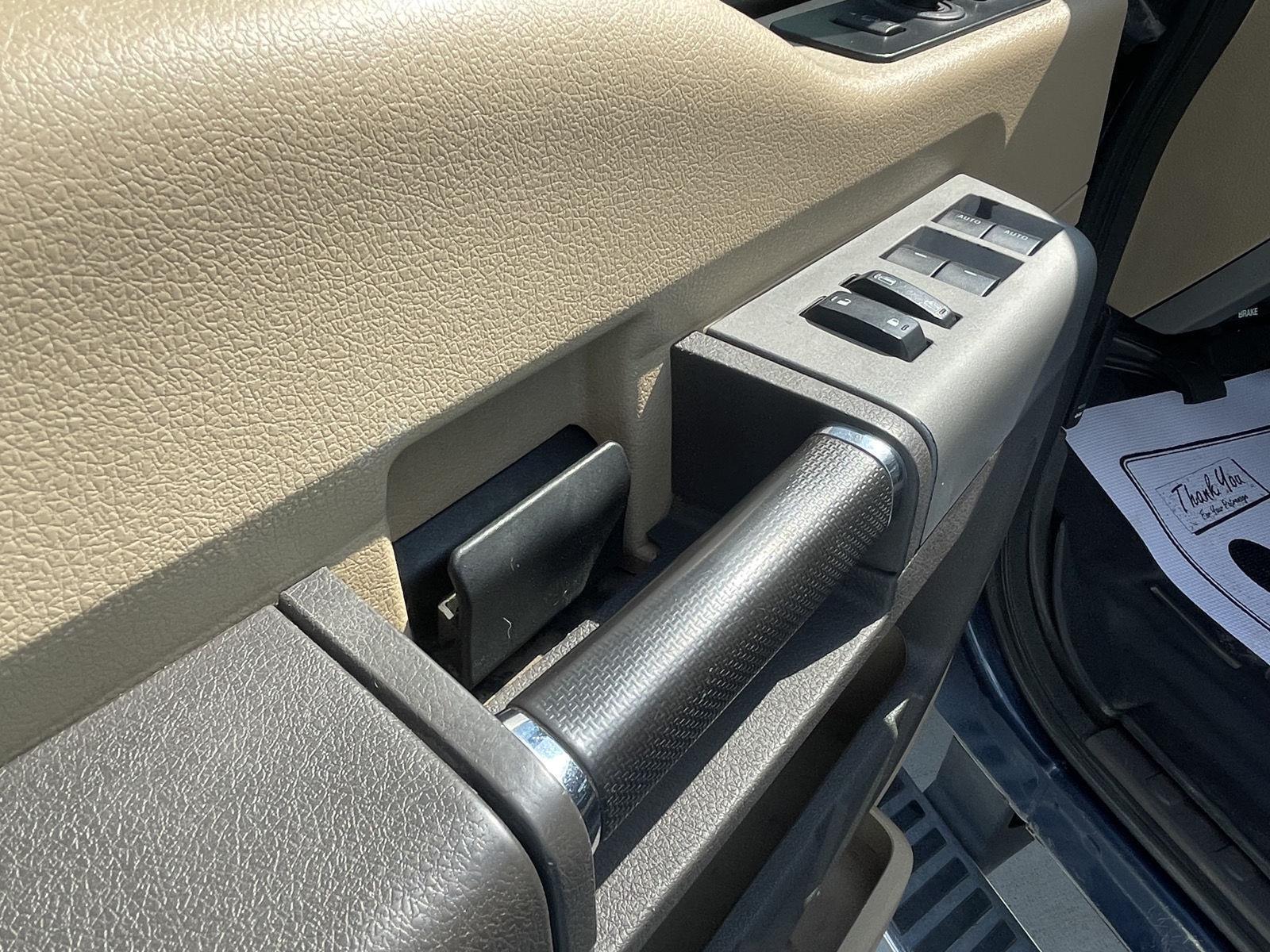 Vehicle photo 12