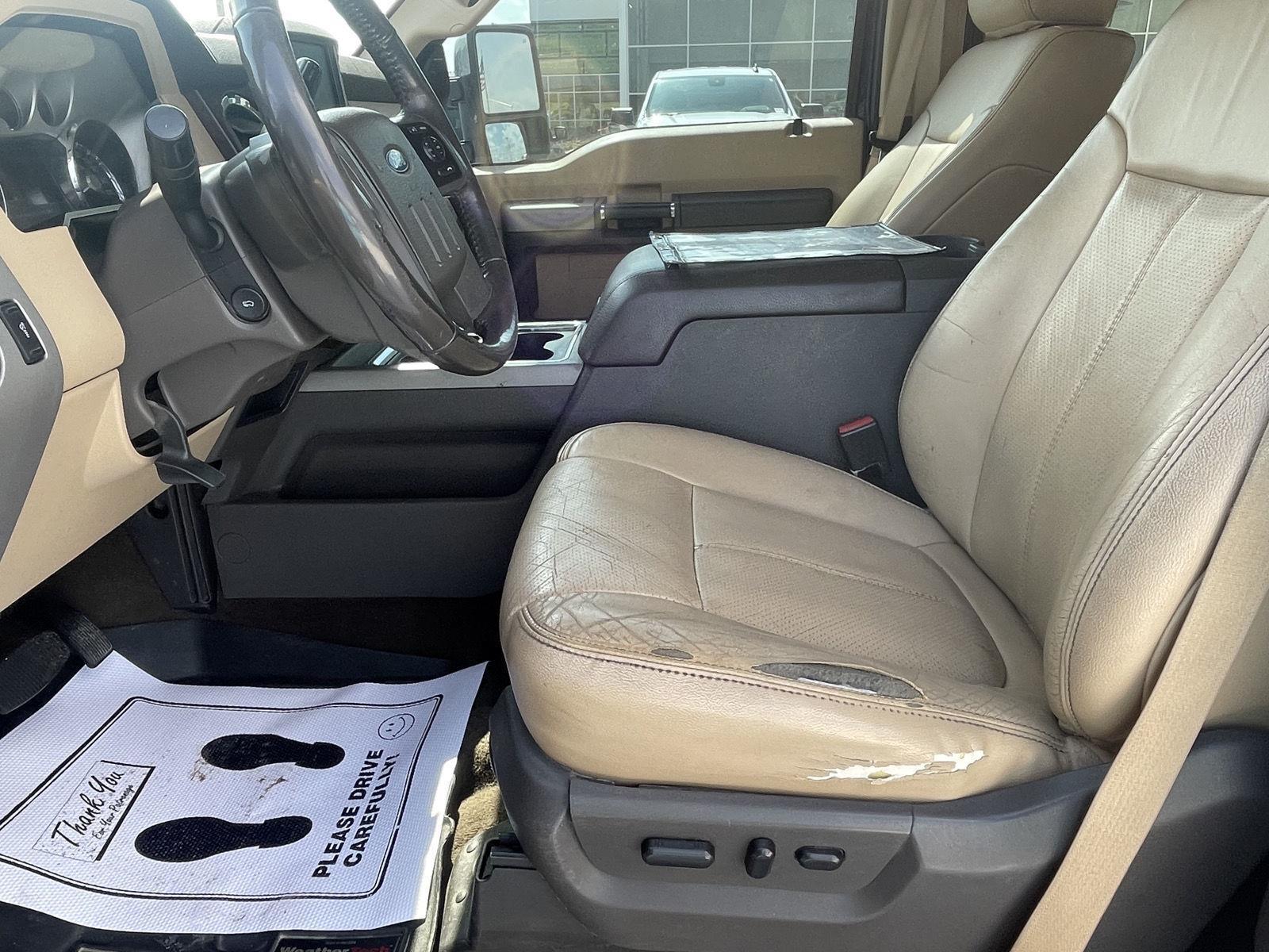 Vehicle photo 13