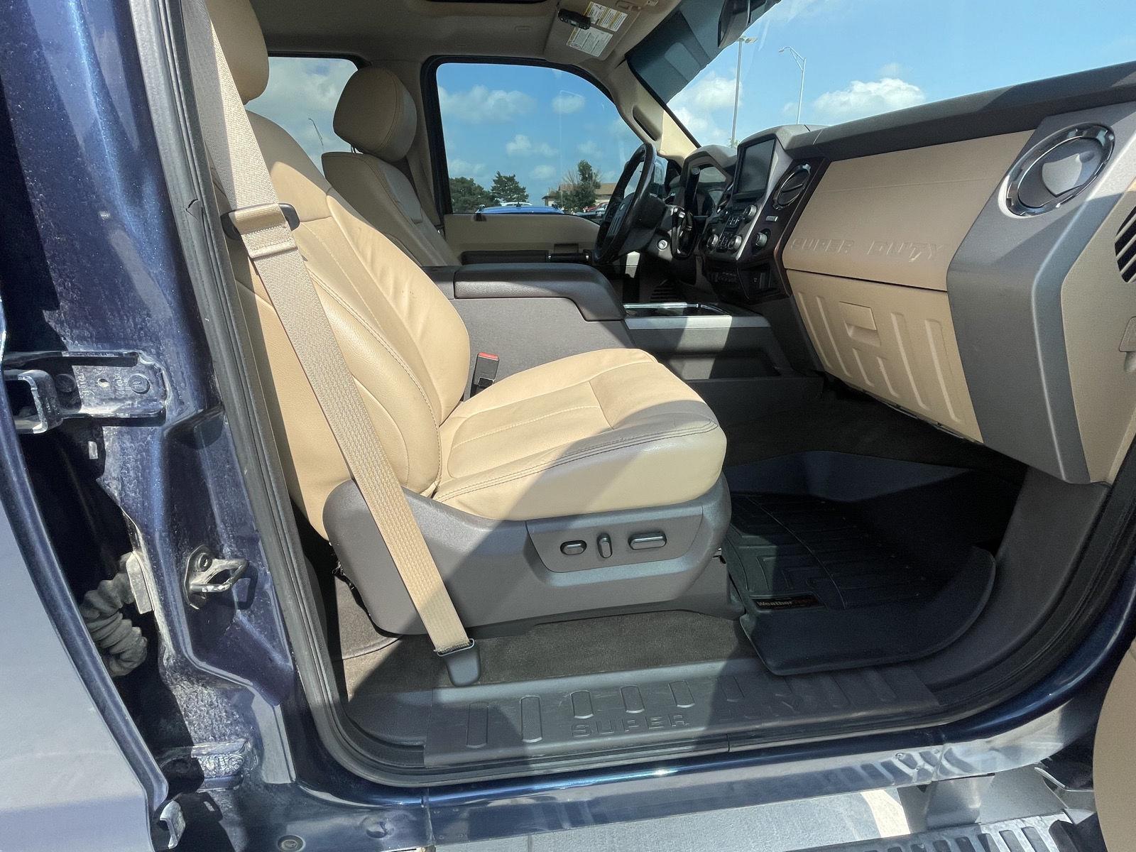 Vehicle photo 17