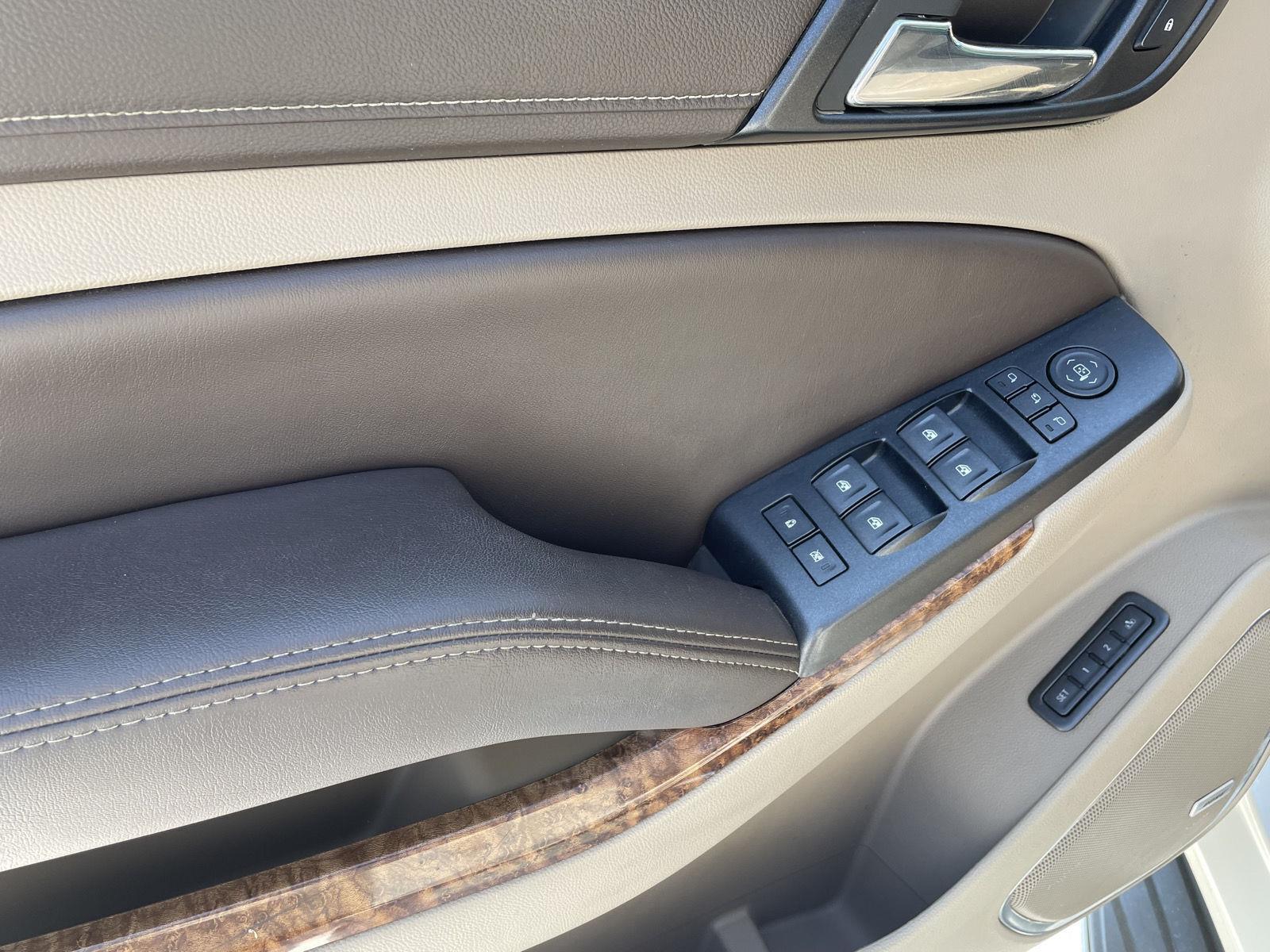 Vehicle photo 12