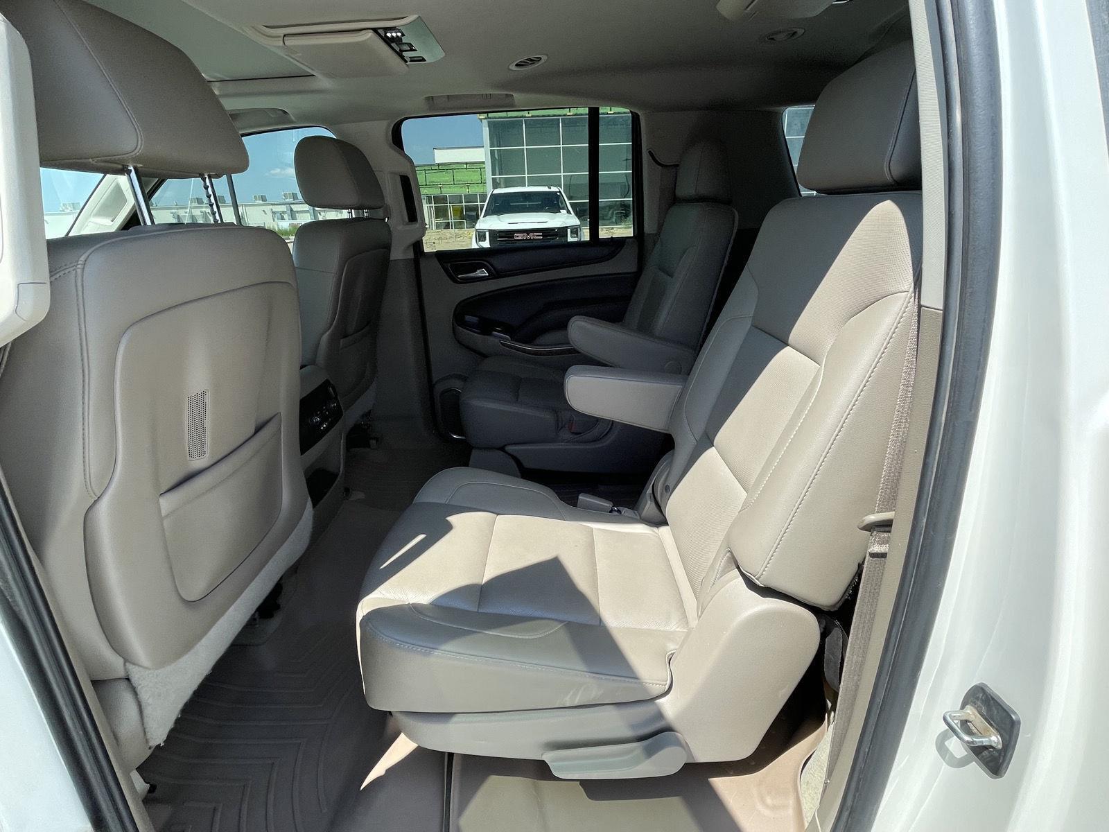 Vehicle photo 14