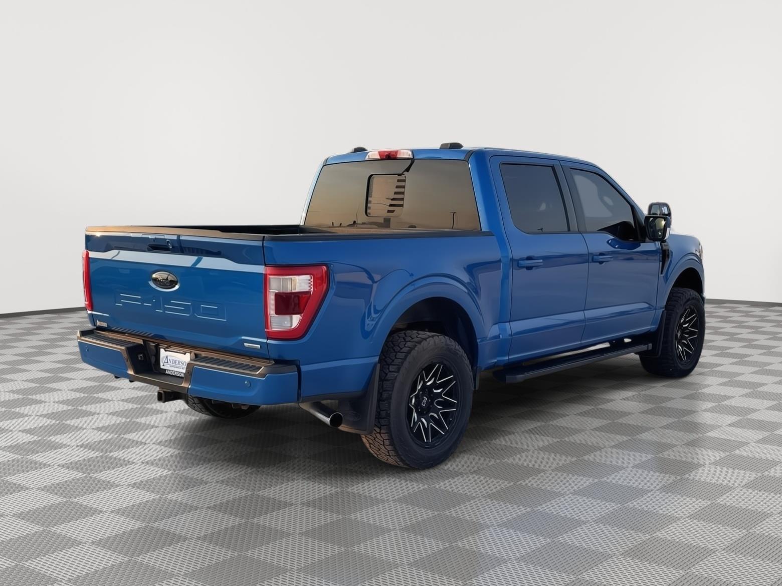 Vehicle photo 6