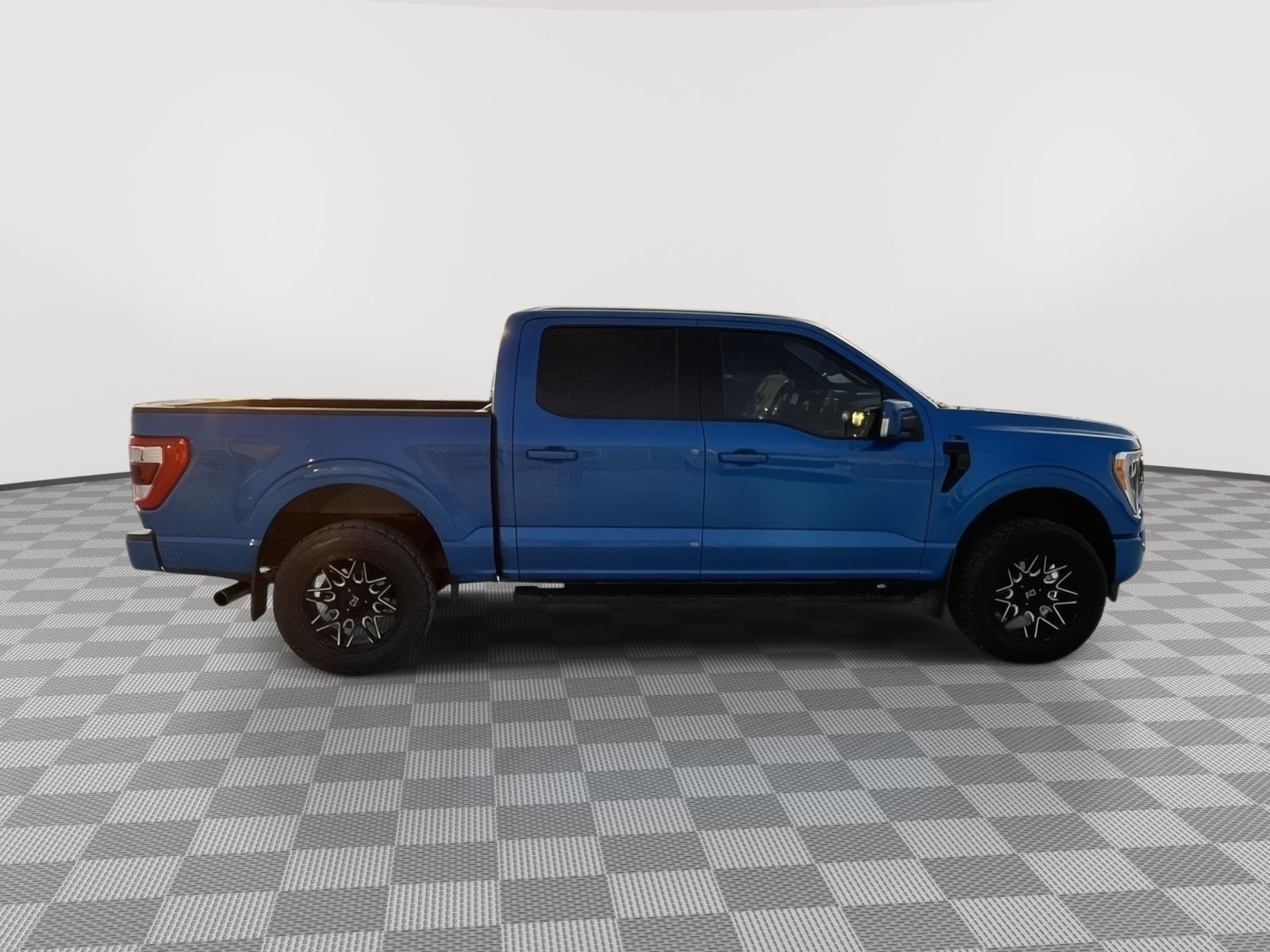 Vehicle photo 7