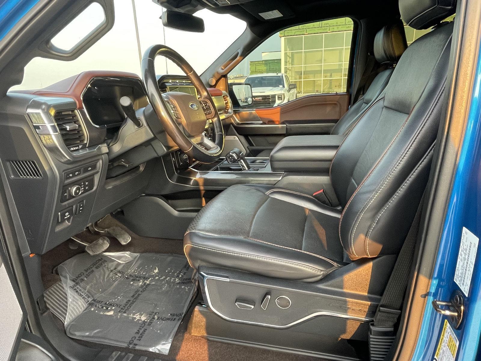 Vehicle photo 13