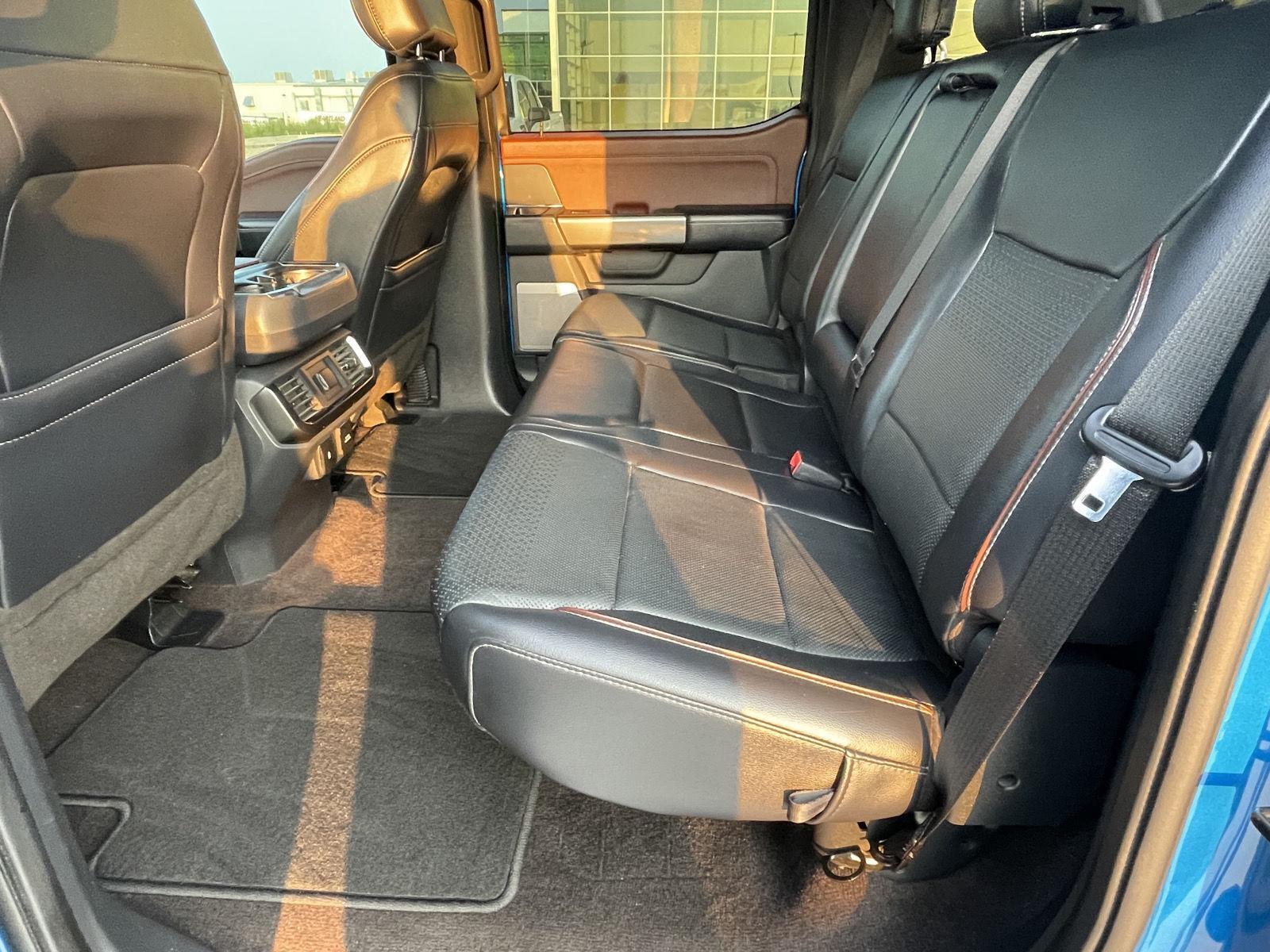 Vehicle photo 15