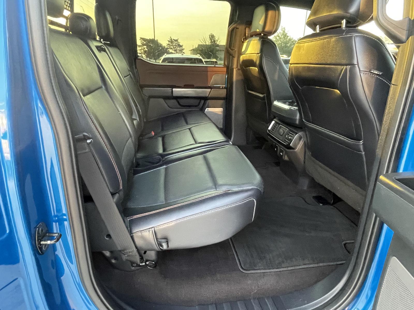 Vehicle photo 16