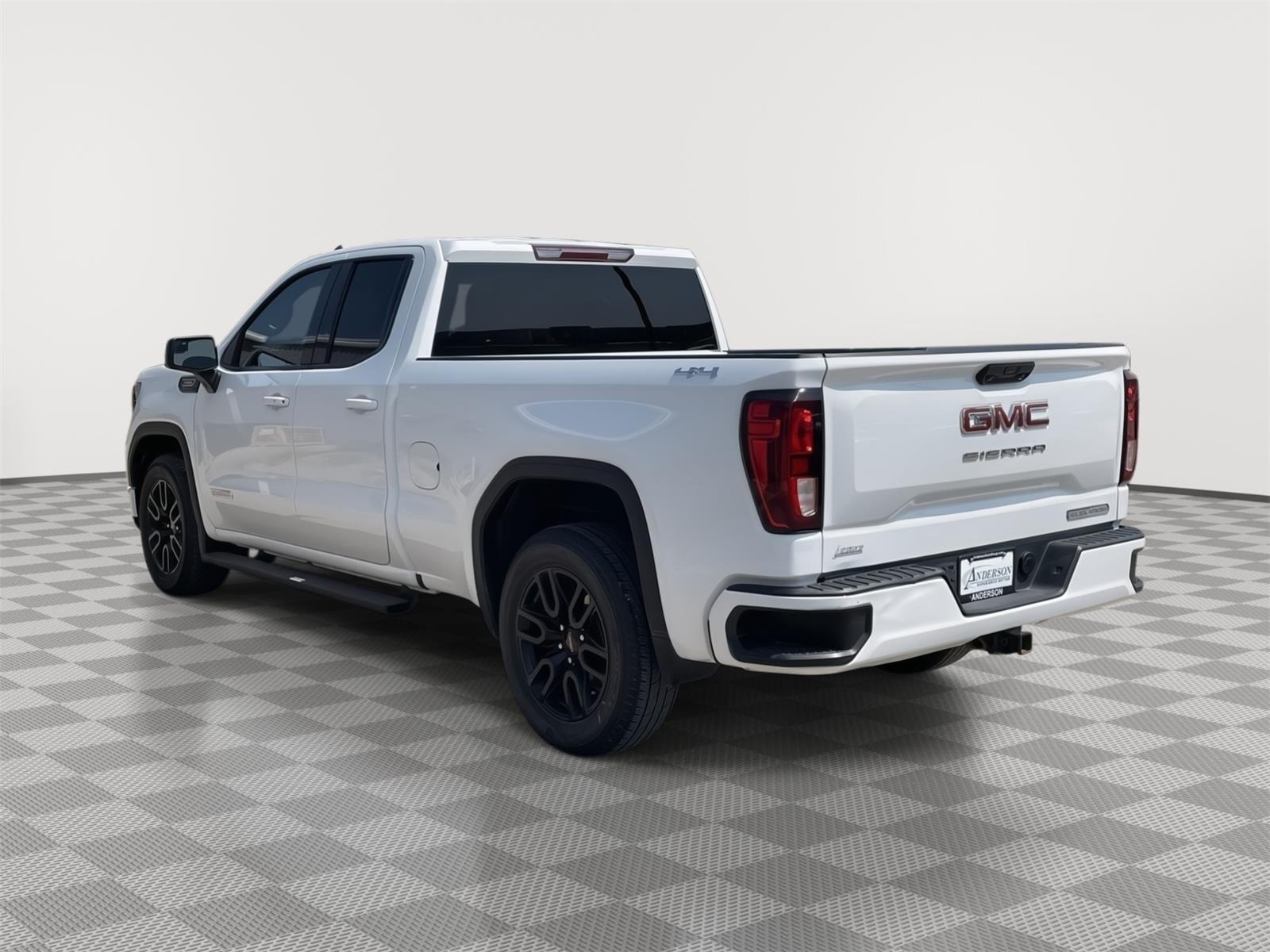 Vehicle photo 4