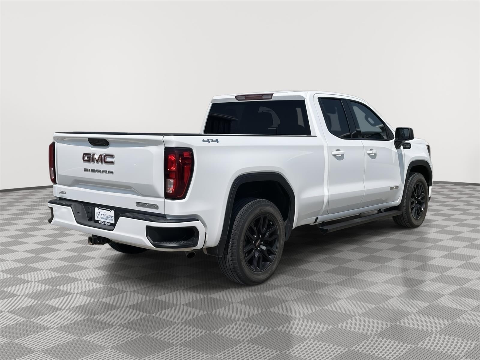 Vehicle photo 6