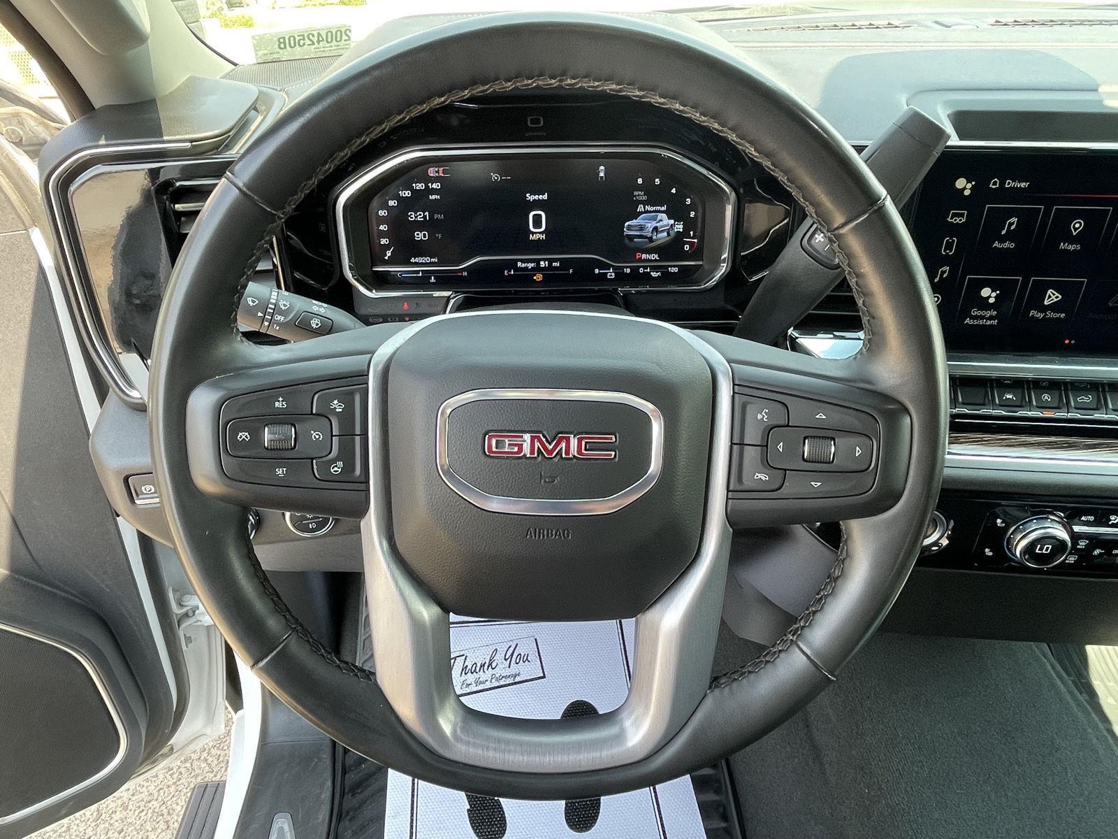 Vehicle photo 13