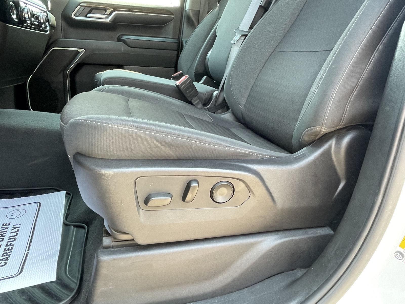 Vehicle photo 17