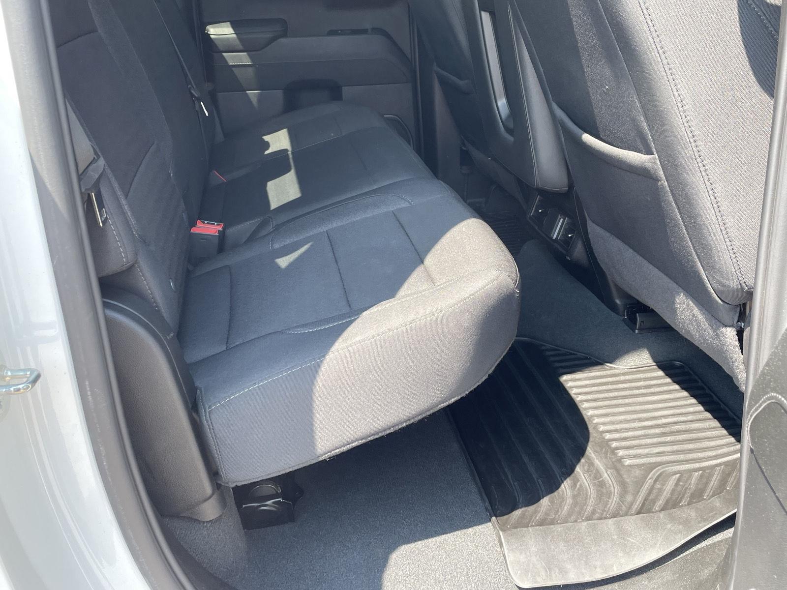 Vehicle photo 18