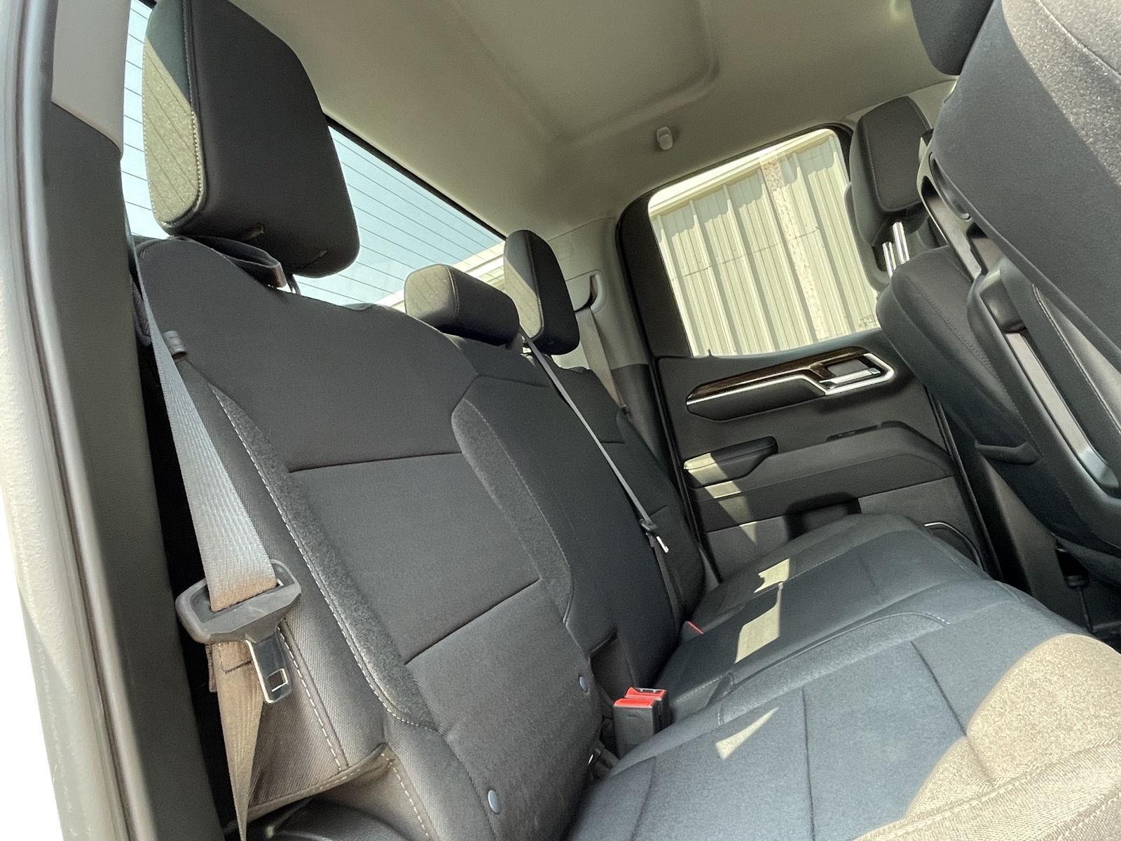 Vehicle photo 19