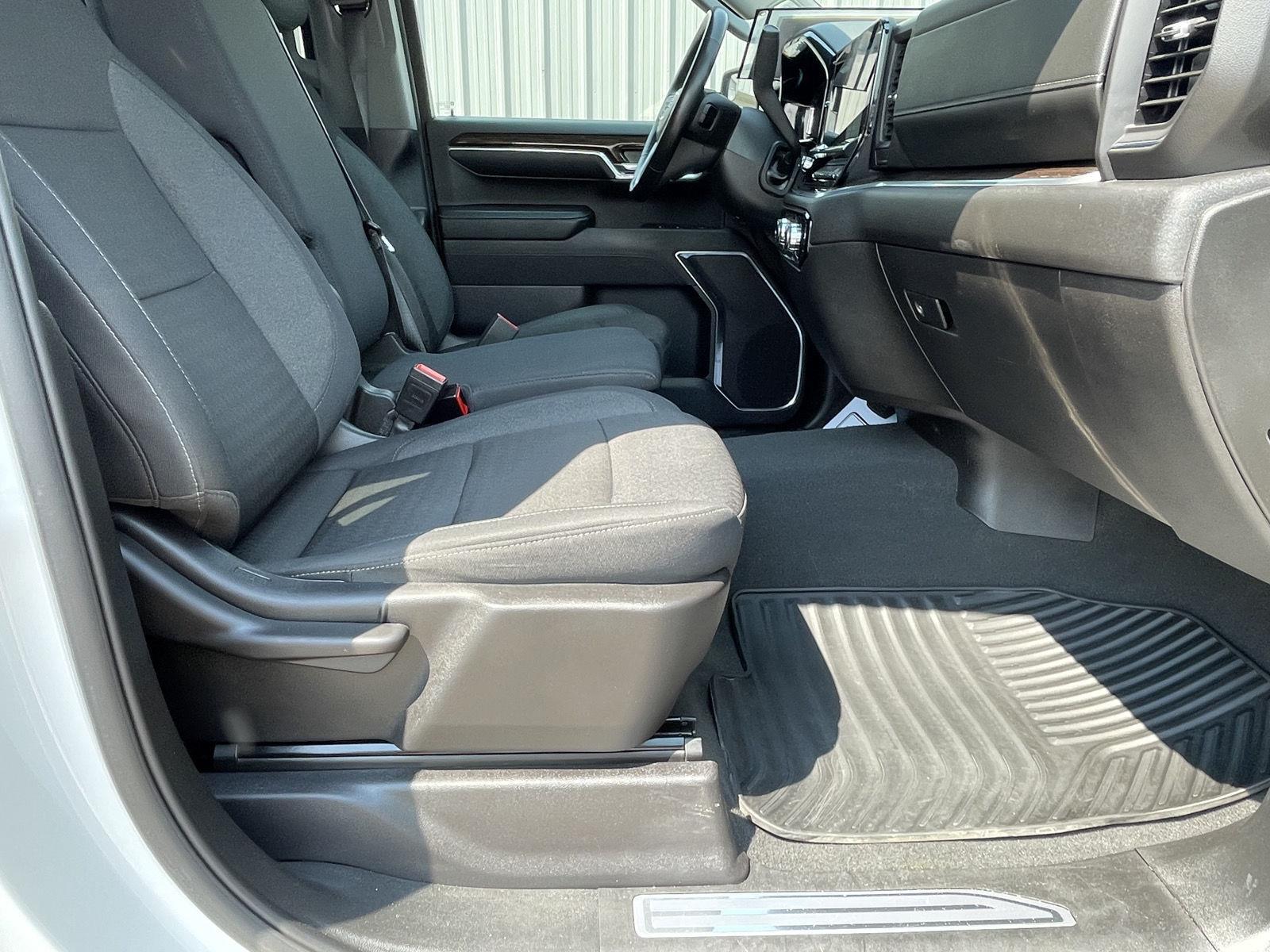 Vehicle photo 20
