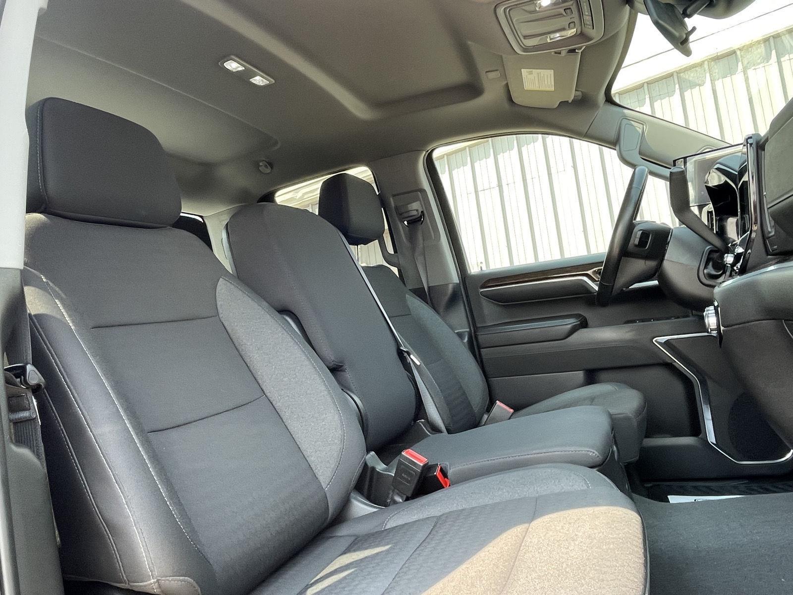 Vehicle photo 21