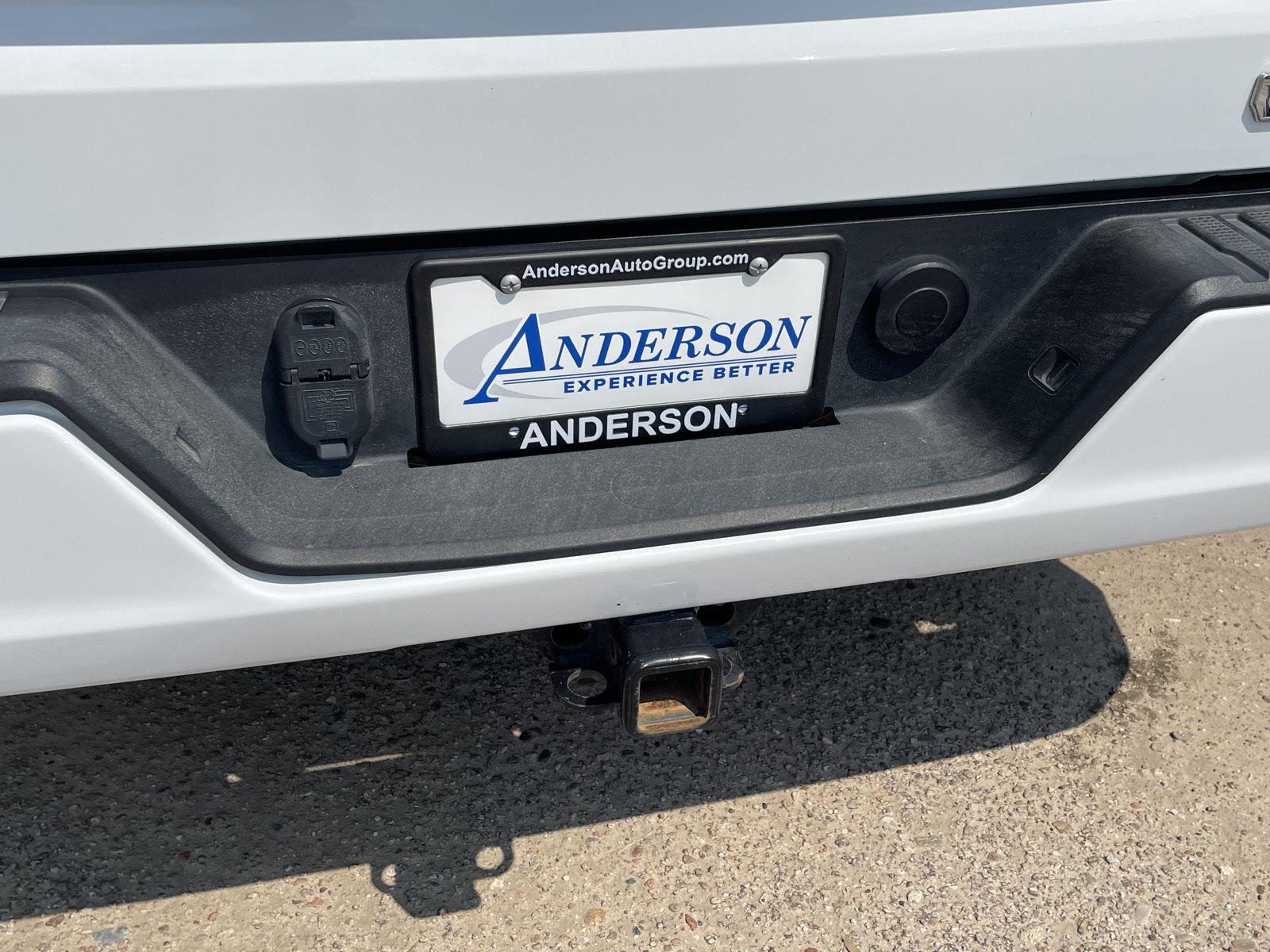 Vehicle photo 23