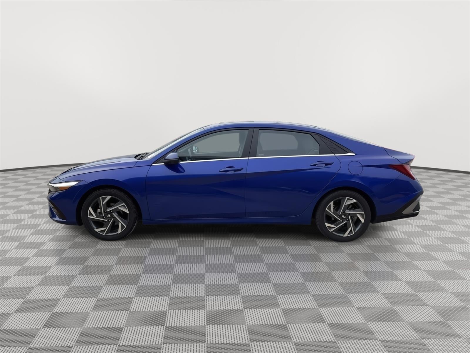 Vehicle photo 2