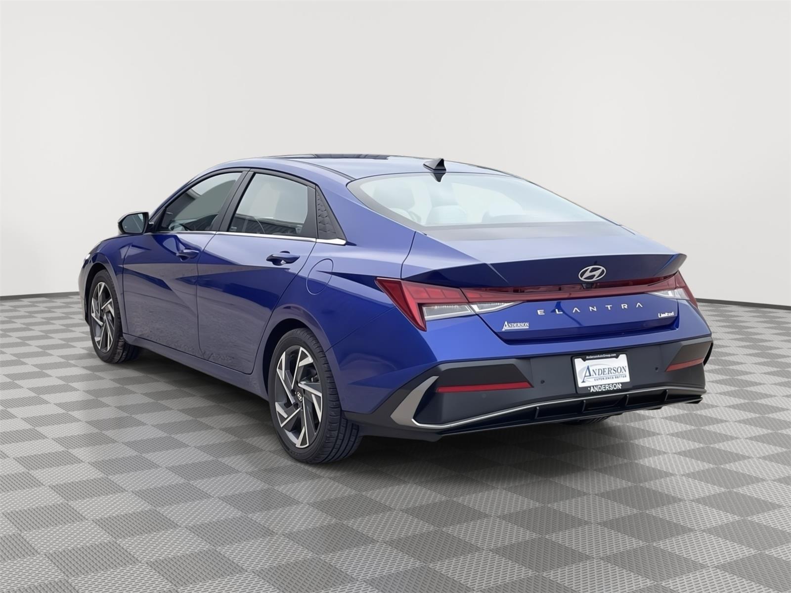 Vehicle photo 4