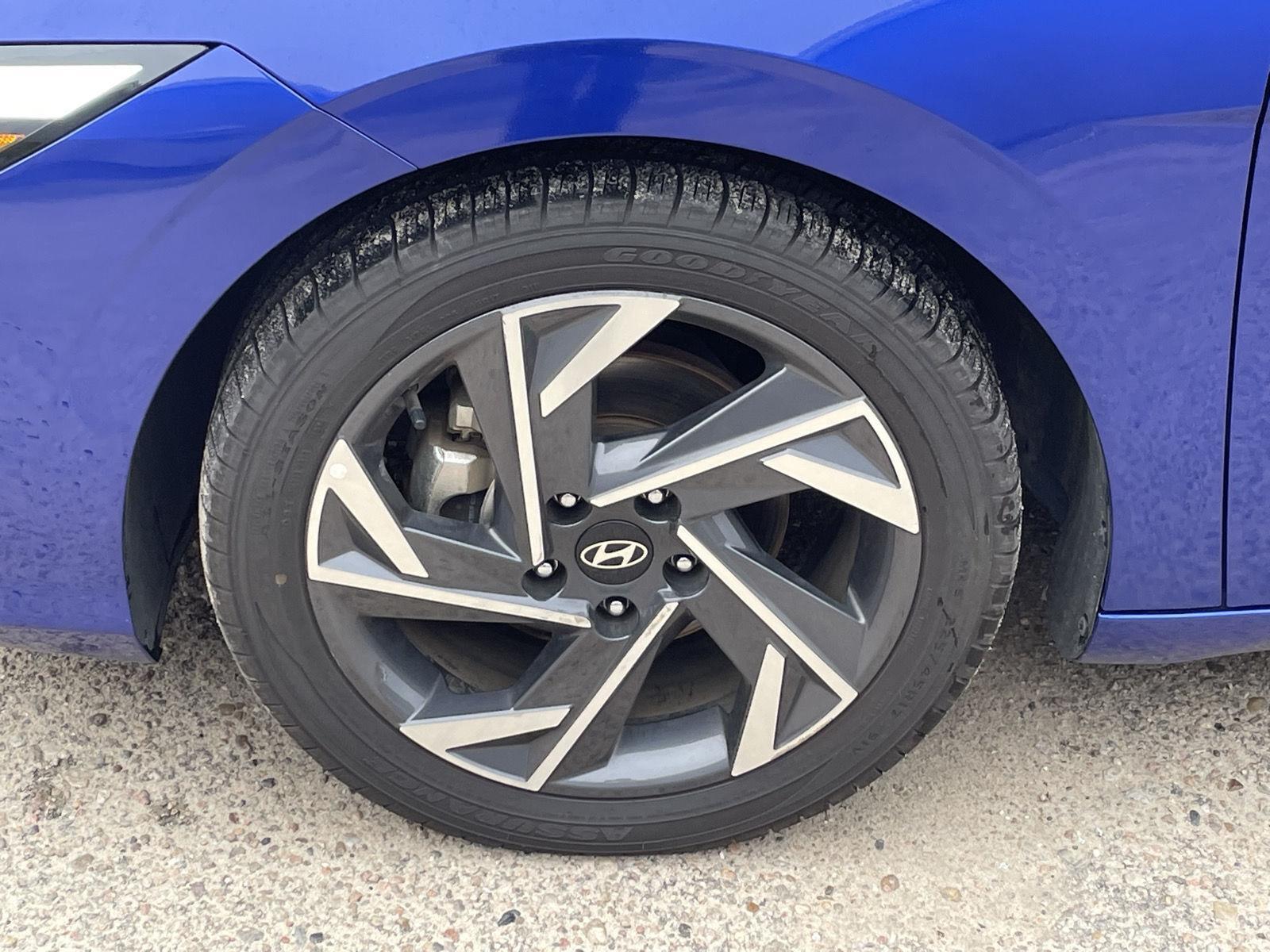 Vehicle photo 10