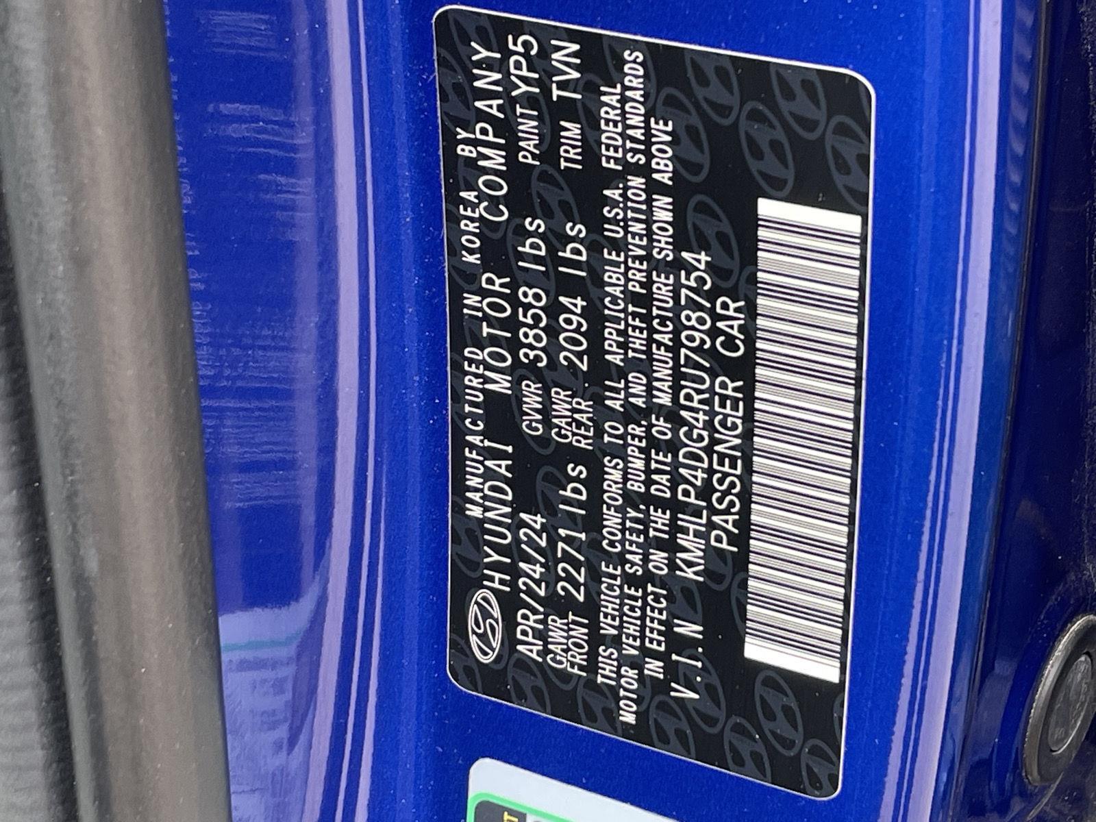 Vehicle photo 11