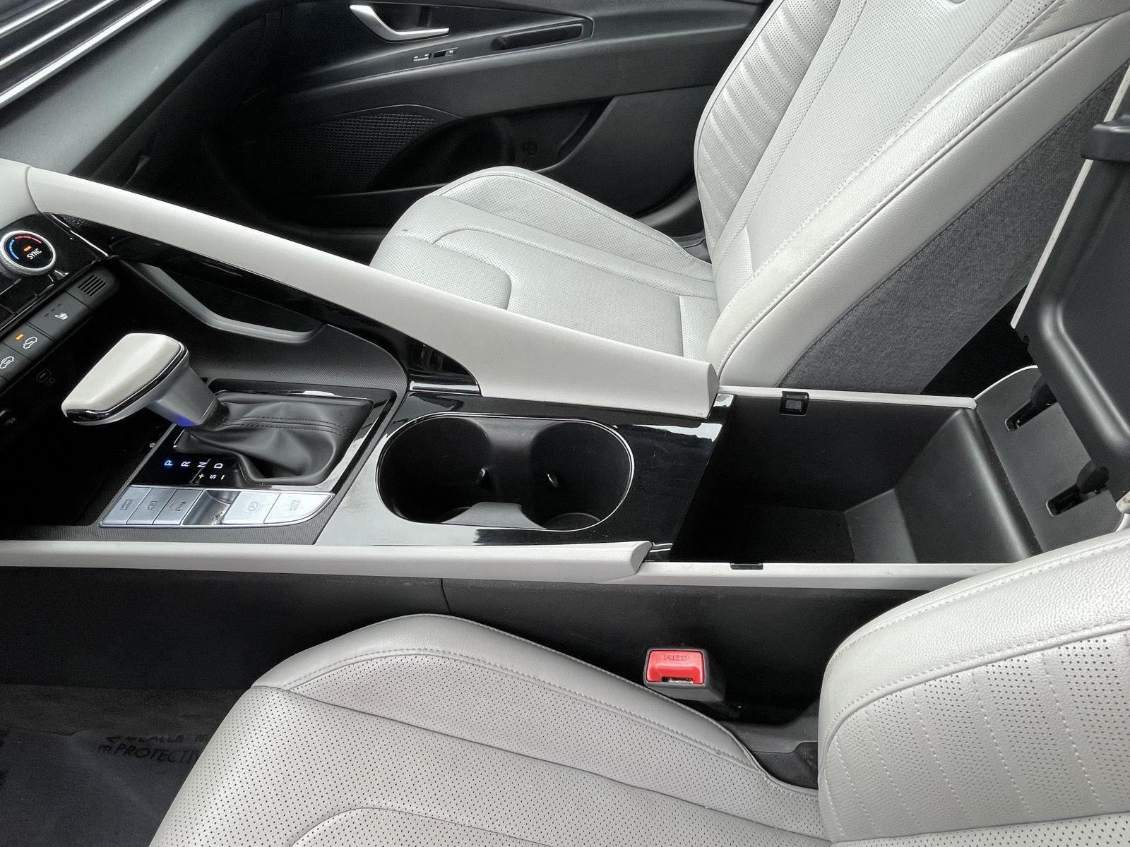 Vehicle photo 16