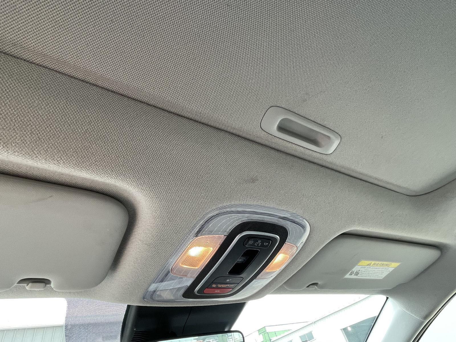 Vehicle photo 17