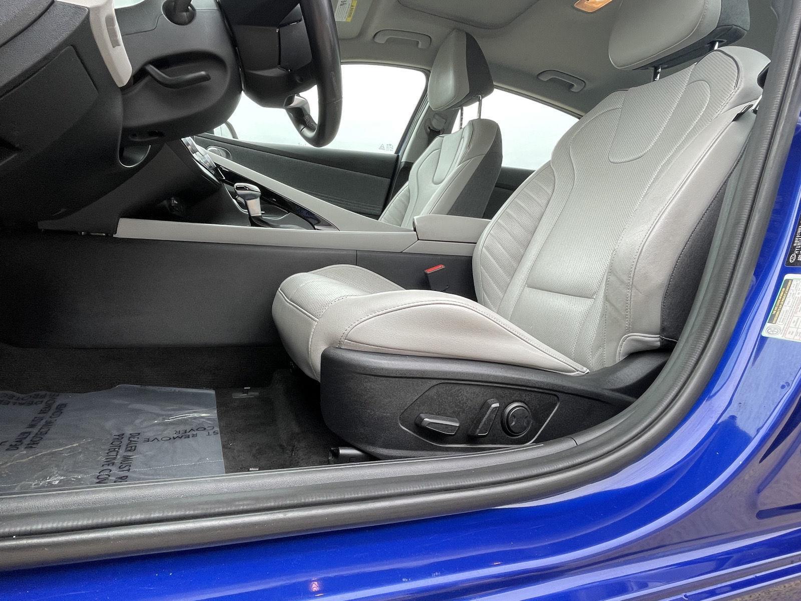 Vehicle photo 18