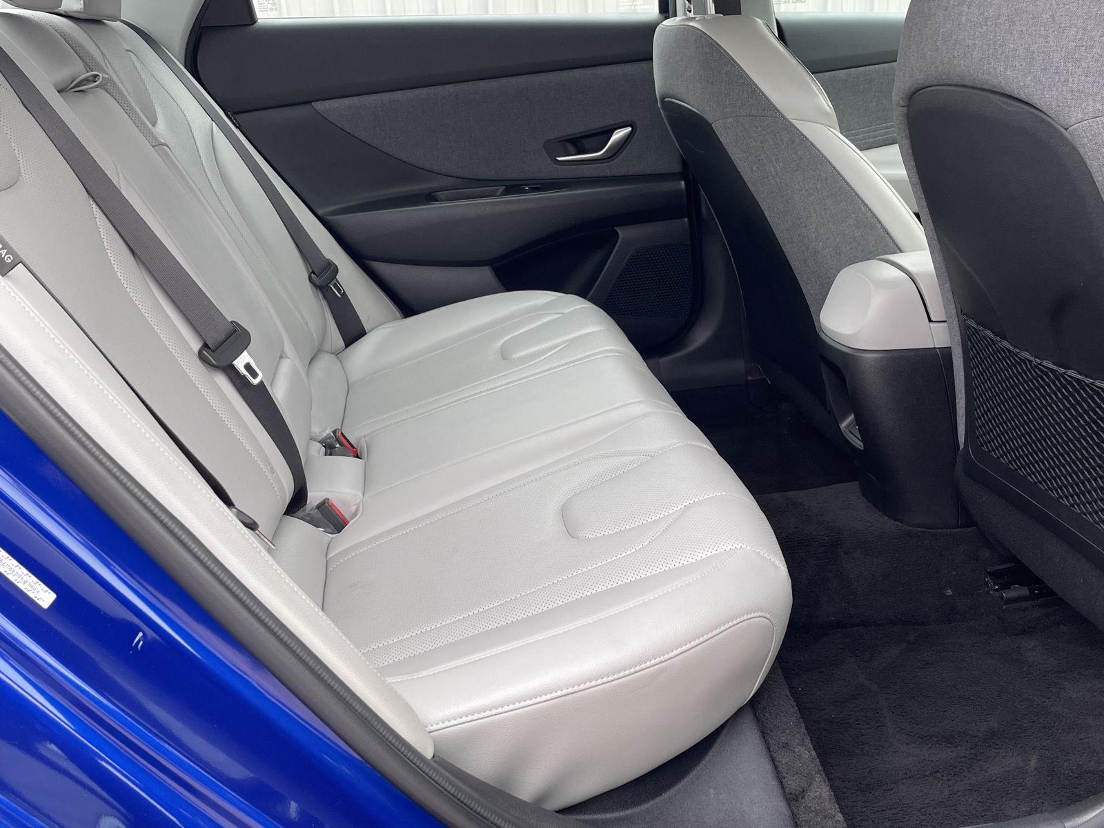 Vehicle photo 19