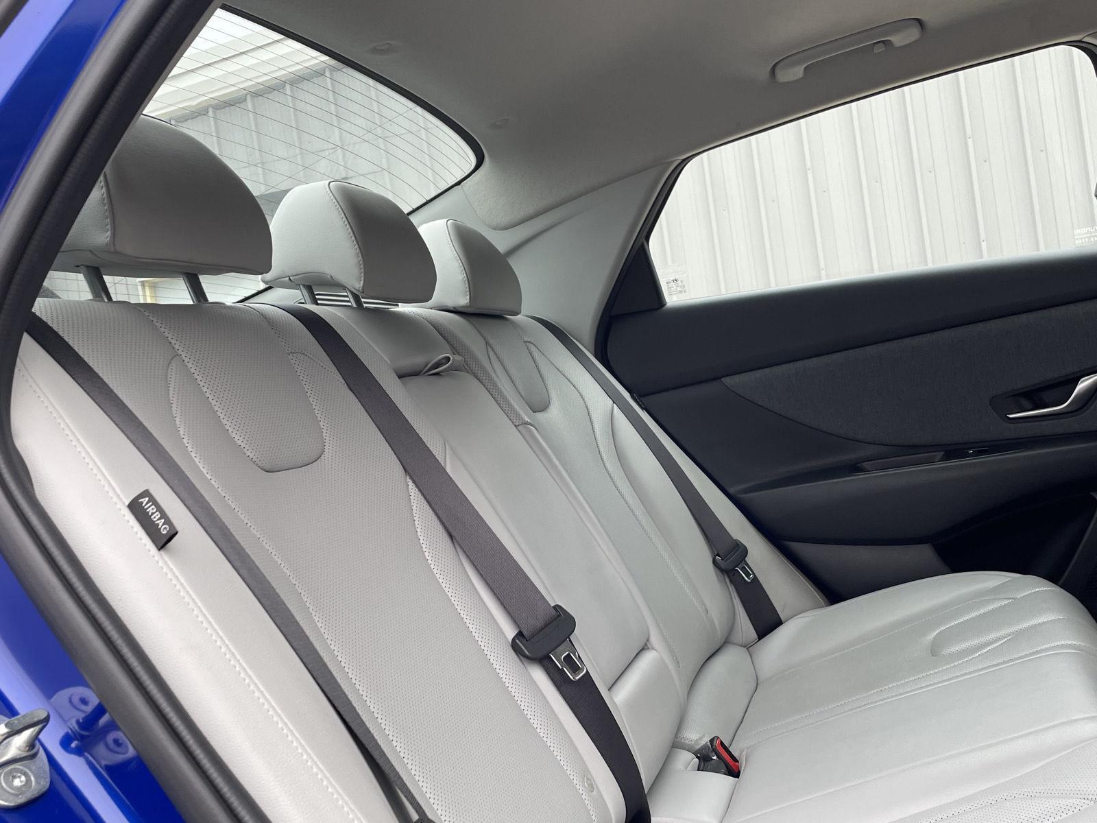Vehicle photo 20