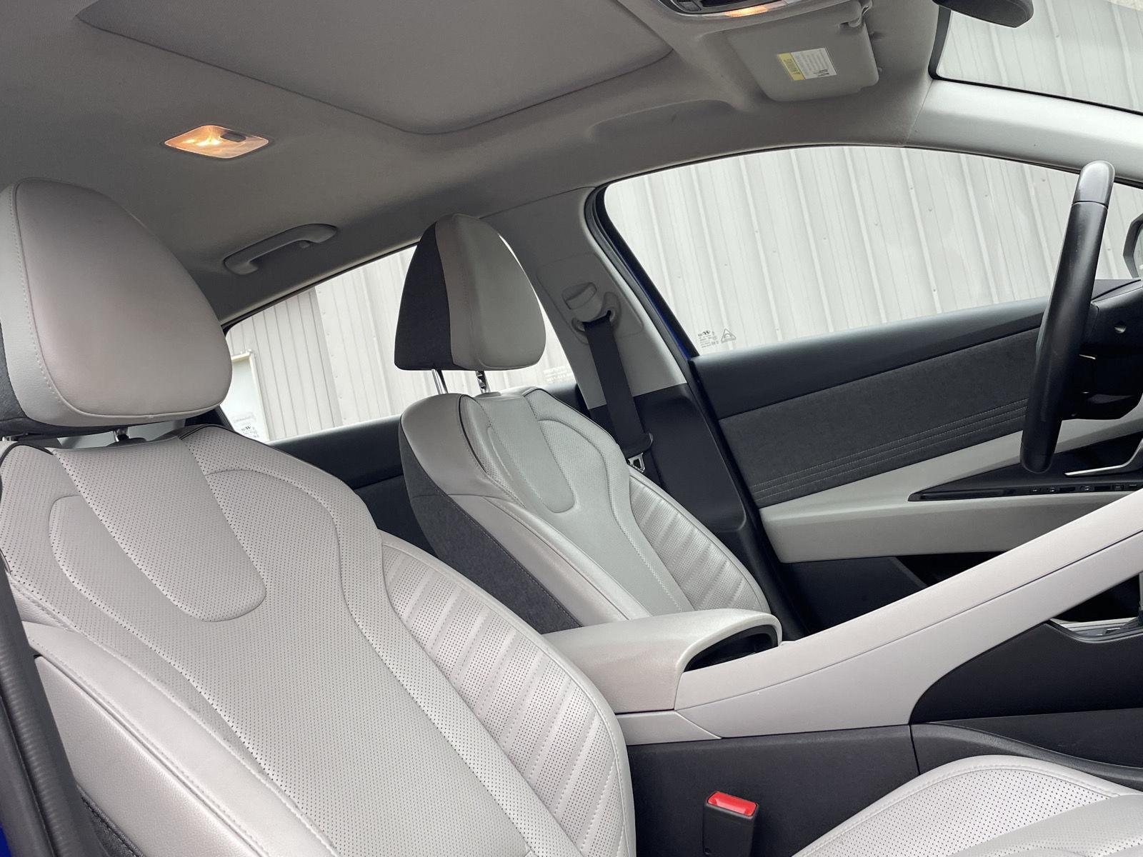 Vehicle photo 22