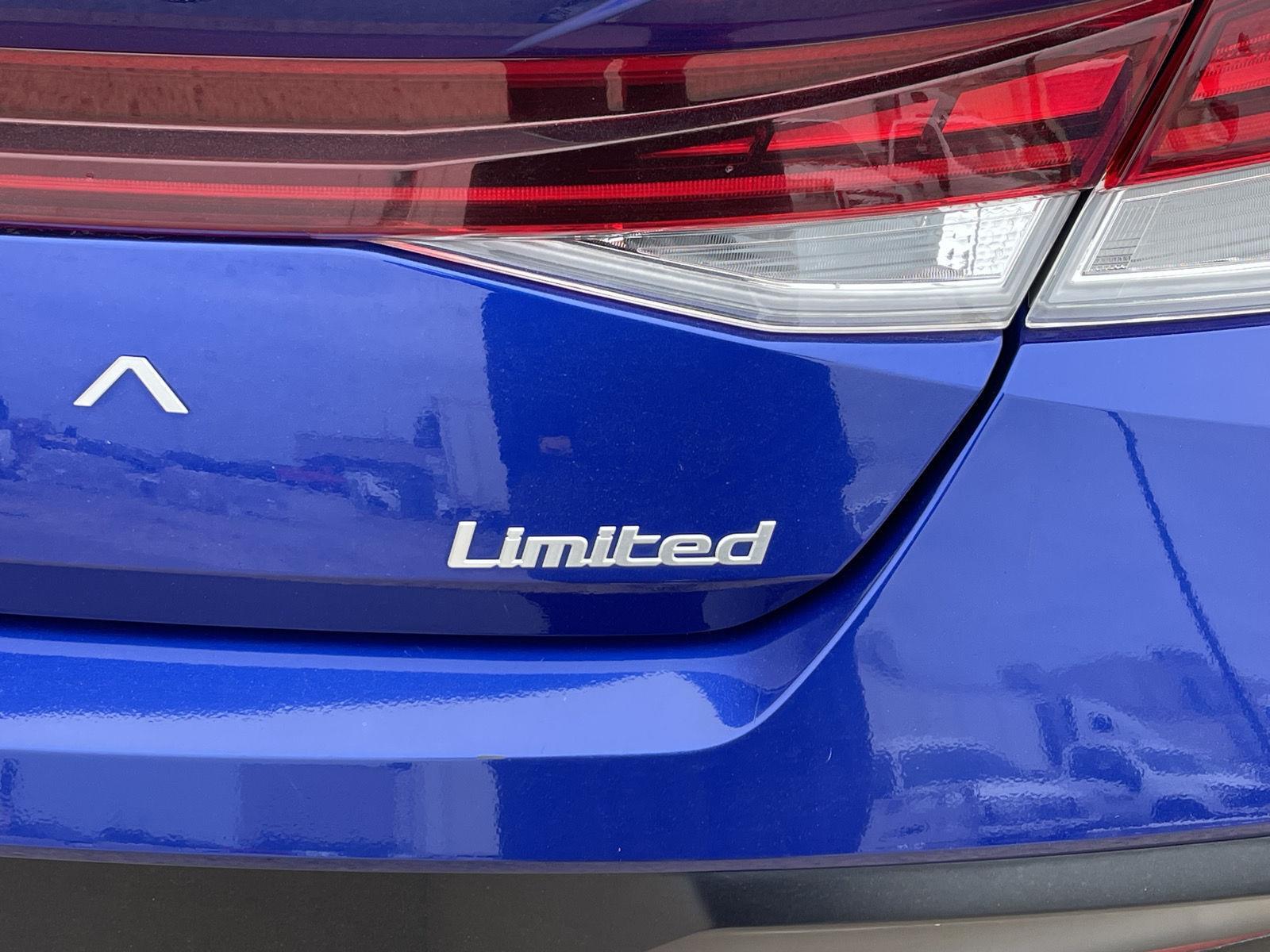 Vehicle photo 23
