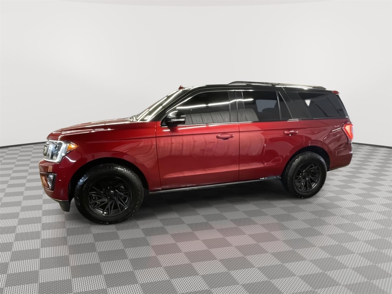 Vehicle photo 2