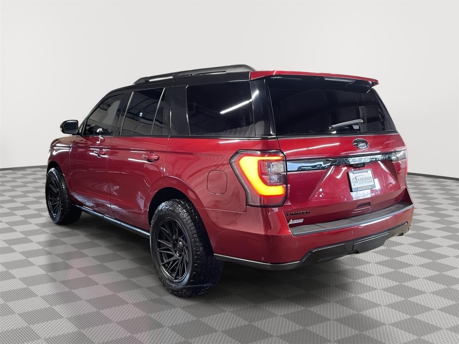 Vehicle photo 4