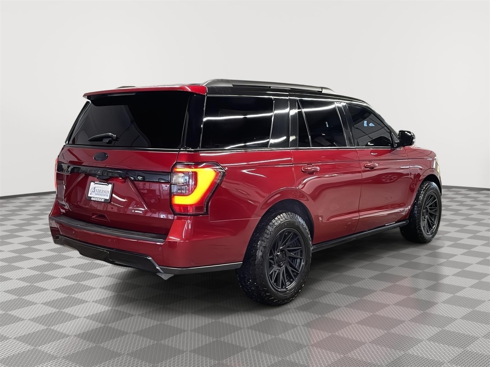 Vehicle photo 6