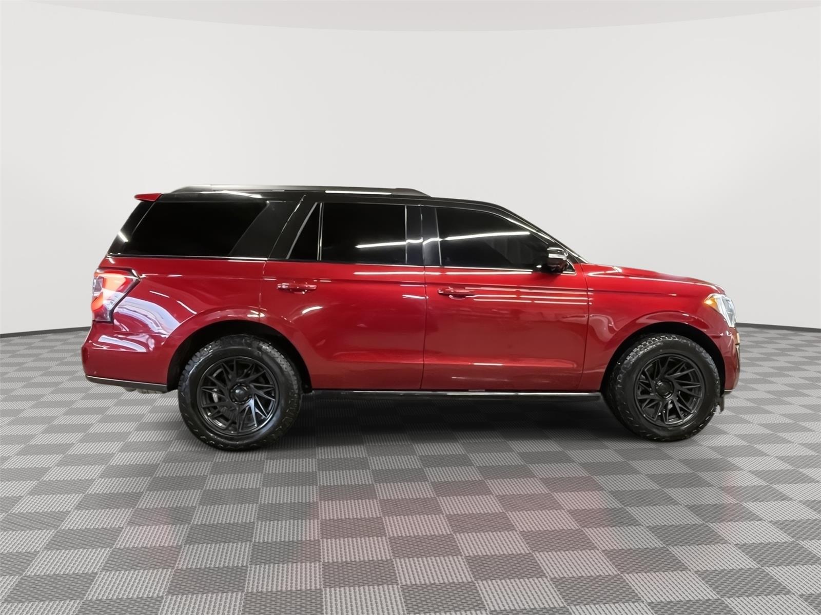 Vehicle photo 7