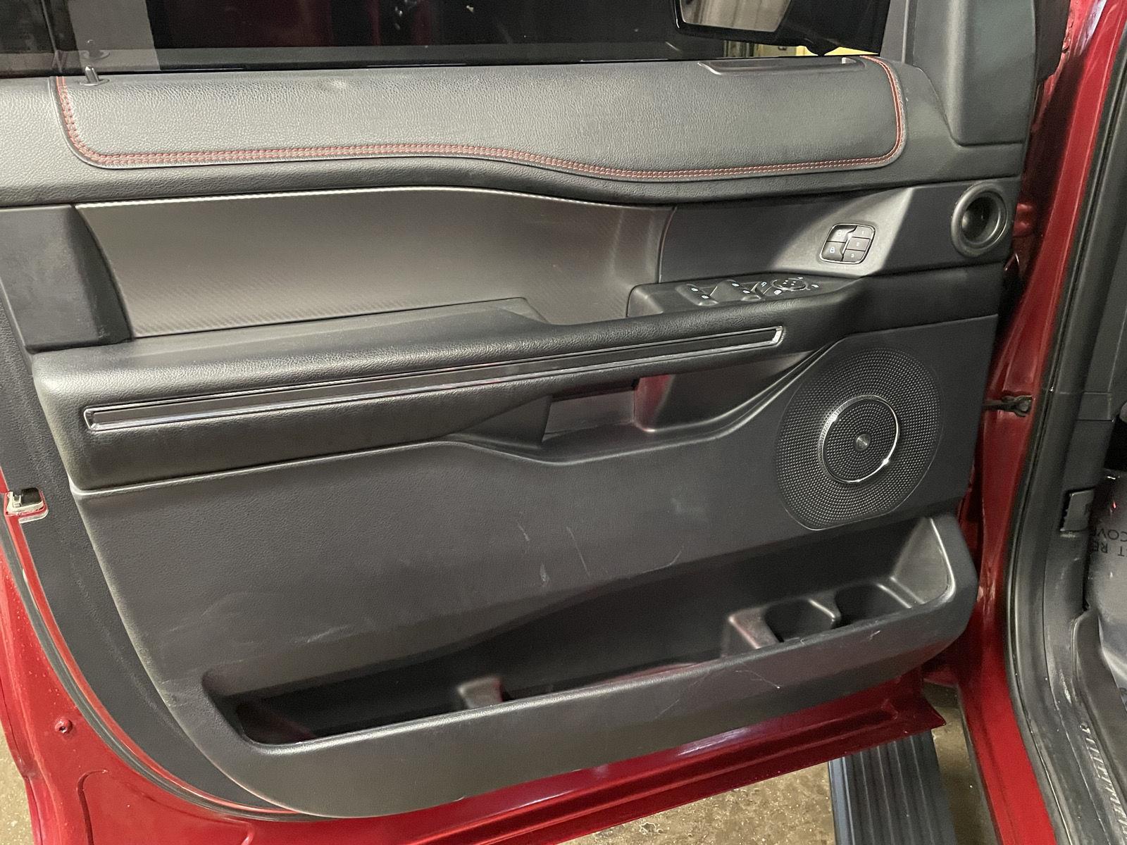 Vehicle photo 12